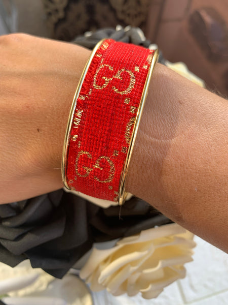 Bracelet manchette tissu upcyclé « rouge/or » collection le grand jeu