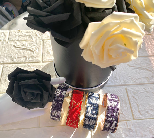 Bracelet manchette tissu upcyclé « indigo/or rose » collection le grand jeu