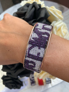 Bracelet manchette tissu upcyclé « indigo/or rose » collection le grand jeu