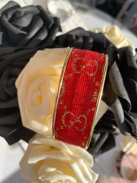 Bracelet manchette tissu upcyclé « rouge/or » collection le grand jeu